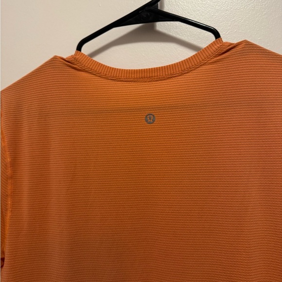 LULULEMON Men Small Metal Vent Tech Shirt Orange w blue - Picture 5 of 7